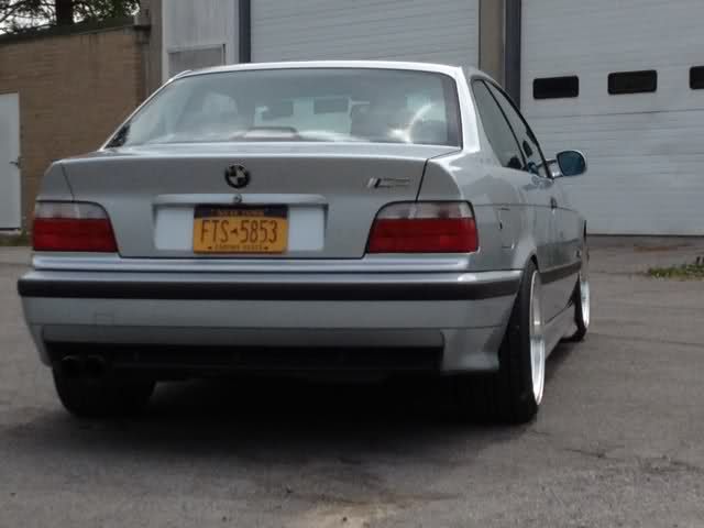 http://i183.photobucket.com/albums/x105/alaz1026/civic/6robqg.jpg