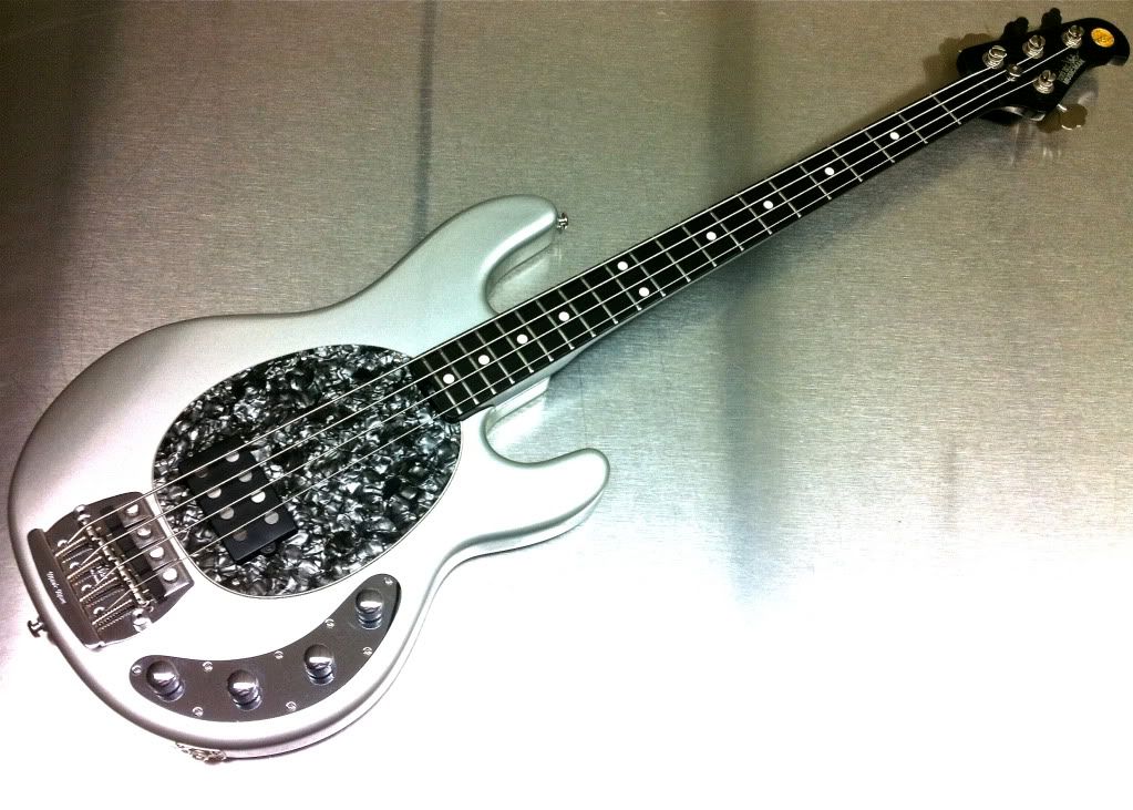 http://i183.photobucket.com/albums/x127/kelleybug7/100th%20NAMM/IMG_0656.jpg