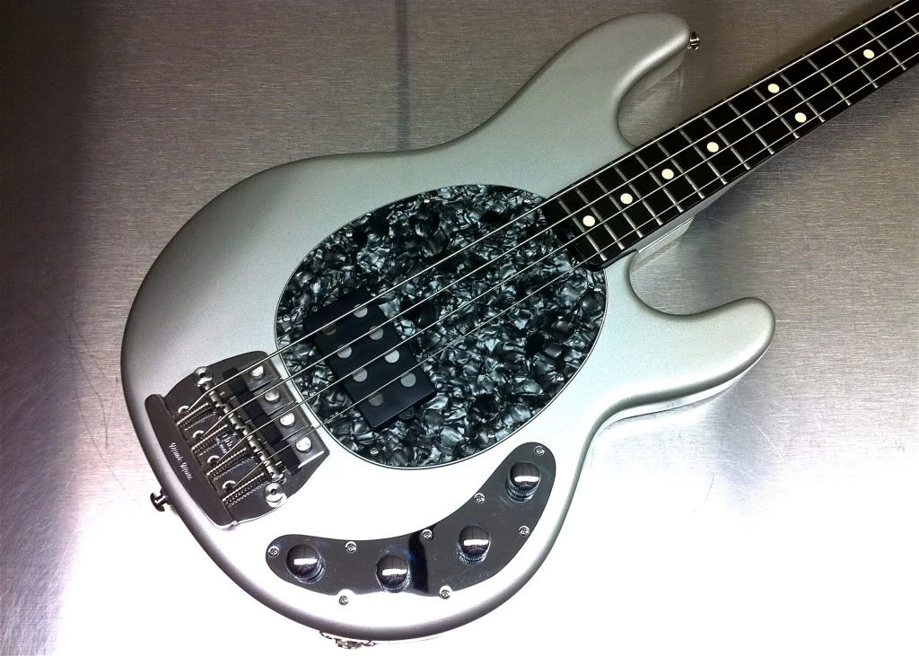 http://i183.photobucket.com/albums/x127/kelleybug7/100th%20NAMM/IMG_0659.jpg