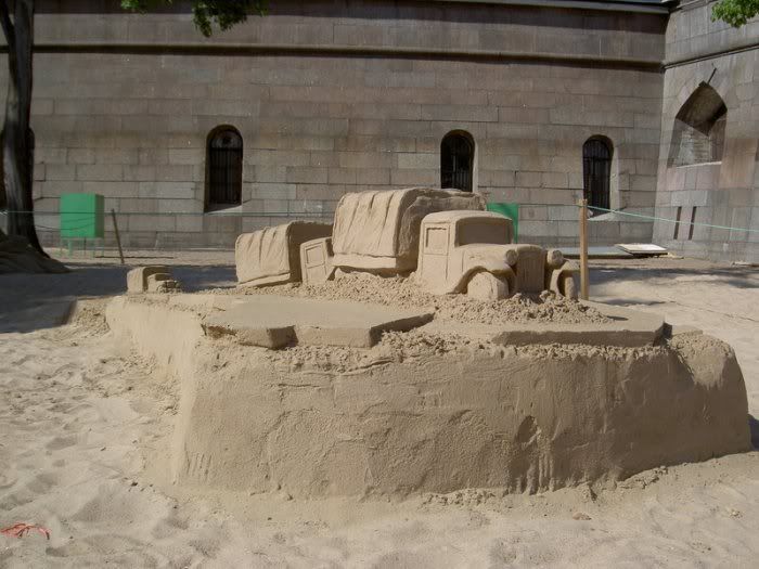 Выставка песчаных фигур в Питере (18 фото)
