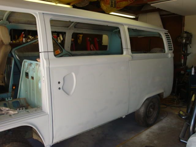 http://i183.photobucket.com/albums/x185/onetrackwonder/1975%20kombi%20restoration/DSC03779.jpg