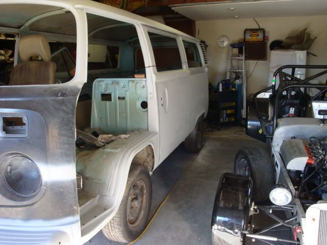 http://i183.photobucket.com/albums/x185/onetrackwonder/1975%20kombi%20restoration/DSC03780.jpg