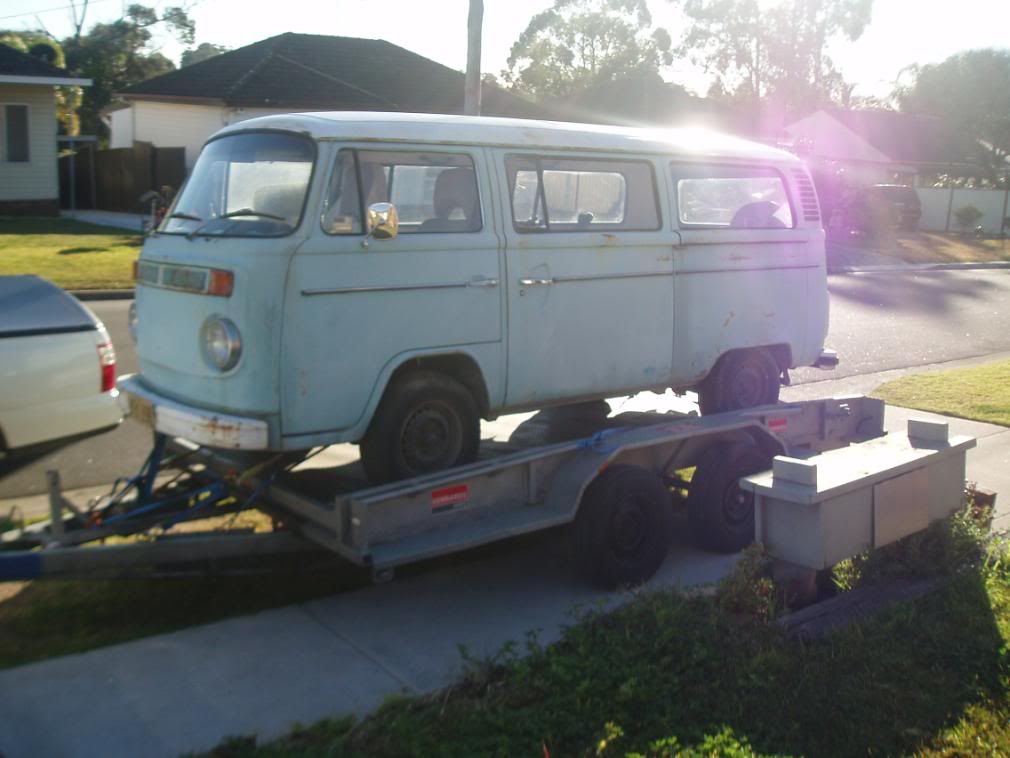 http://i183.photobucket.com/albums/x185/onetrackwonder/1975%20kombi%20restoration/kombiresto001.jpg