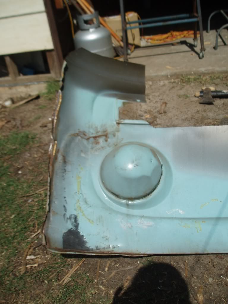 http://i183.photobucket.com/albums/x185/onetrackwonder/1975%20kombi%20restoration/kombirestoseptember019.jpg