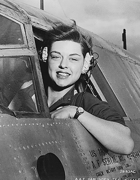 http://i183.photobucket.com/albums/x217/MONDARIZDK/NARA-542191-WASP-pilot.jpg
