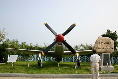 http://i183.photobucket.com/albums/x217/MONDARIZDK/P51NKorea.jpg