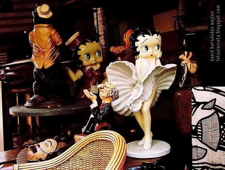 Oops Betty Boop Fotografía realizada en una casa con objetos curiosos en venta, en algún lugar de Dallas, Texas, Estados Unidos