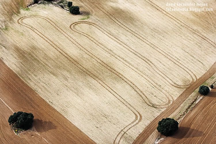 Artes de labranza Fotografía tomada desde ultraligero volando por encima de tierras de labranza en Villanueva del Pardillo, Madrid