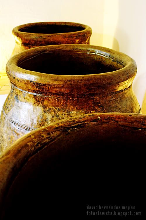 Lo que guardan las tinajas Tres tinajas que contuvieron en su día aceite, permanecen en pie en el Museo del Aceite de Baeza, Jaén