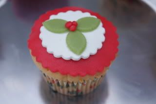 http://i183.photobucket.com/albums/x223/scrapfan/Taarten%20Cupcakes/IMG_0682.jpg