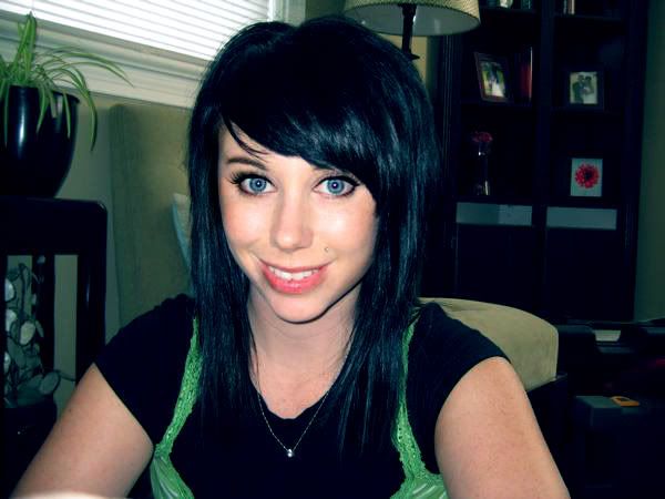 Emo Hairstyles For Girls With Medium Hair And Bangs. hairstyle of angs. Emo Girls