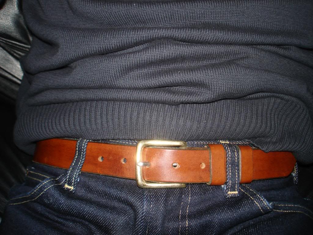 belt buckle position keepers correct assume supposed centre