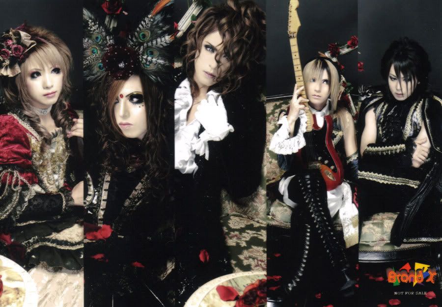 http://i183.photobucket.com/albums/x296/zakikun/albums/01/Versailles4.jpg