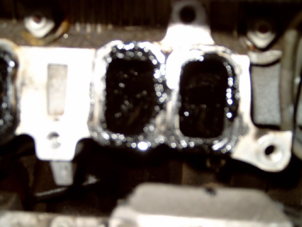 Inlet manifold and cylinder head blocked with carbon photo's Diesel