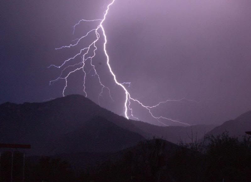 IMAGE: http://i183.photobucket.com/albums/x58/wvuneers74/Lightning2.jpg